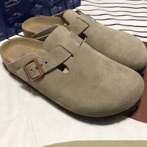🍡Birkenstock Taupe Suede Mules